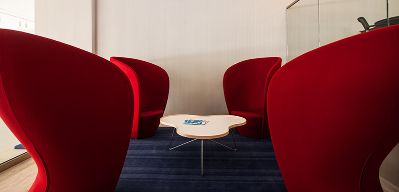 Photo of Plante Moran Chicago office seating area.
